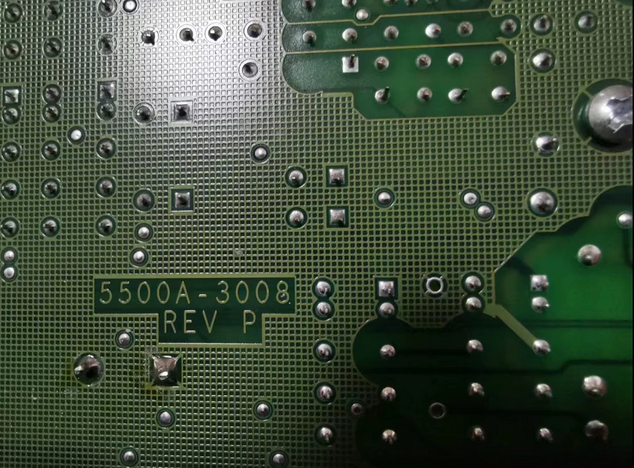 6347c9998fcbc.jpg 維修多功能校準(zhǔn)儀FLUKE5500A 1 .jpg