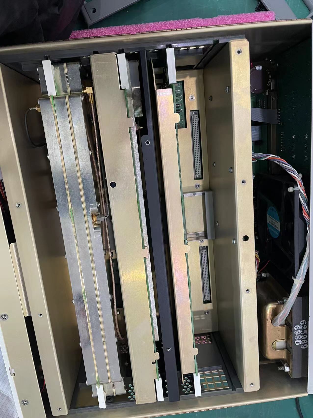 6347c9d63513f.jpg 維修多功能校準(zhǔn)儀FLUKE5700A 3.jpg